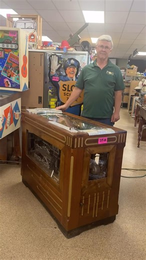 Lot 37a - Vintage 1930s Baker’s Pacers Horse Racing Machine at Pot of Gold Auctions Available in our auction on September 16, 2025! Preview and bid online at POGAuctions.com Vintage 1930s Baker’ Pacers Horse Racing Machine, a vintage coin operated game. This long case model allowed players to place nickel bets on up to seven mechanical horses in a short track race. The odds on each horse and the daily double are displayed, and a lever starts the race. Produced by the Baker Novelty and Manufactur
