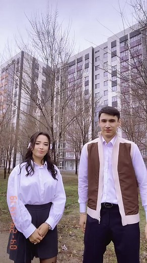 Semi-Formal Outdoor Attire for Seasonal Style Inspiration