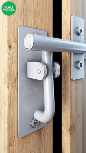 Simple automatic gate locking mechanis