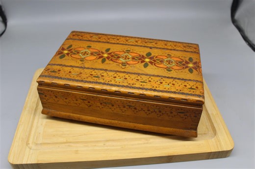 Vintage Wooden Cigarette Box. Hand Pyrographed and Painted Box. Home Decor. Rustic Decor. 20 King Size Cigarettes - 82mm Length. - Etsy