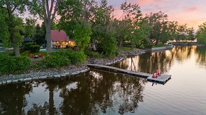 Une luxueuse maison avec vue panoramique sur le bord de l’eau à vendre à Vaudreuil-Dorion pour 1 425 000$