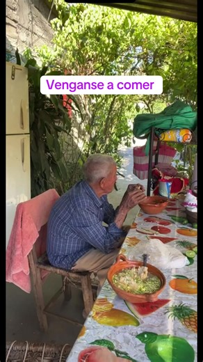 Delicioso Caldo de Gallina en Mérida