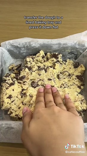 Chocolate Chunks Shortbread Recipe | Easy Baking Tutorial