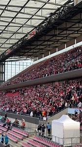 Wie es sich gehört, beginnt die FC-Mitgliederversammlung 2025 mit unserer Hymne 🤩 #effzeh #MV2025 | 1. FC Köln