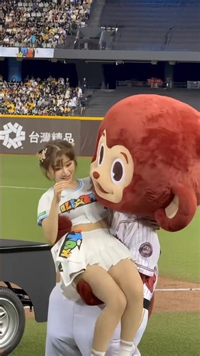 아휴, 손이 왜 이렇게 여기저기야 Lee Jueun 李珠珢 치어리더 イ・ジュウン Lee Ju-Eun Cheerleader #leejueun #이주은 #李珠珢 #慈妹