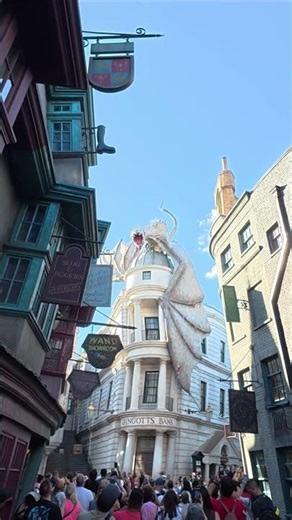 Gringotts Bank Dragon - Blowing Fire 4K - Universal Studios
