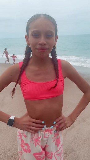 Beach day!!🩷 when was the last time you went to the beach? 🩷🏝️🩷 #anissienna #viral #blowthisup #fyp #anis #moana #thereyouare #beach #beachday #beachvibes