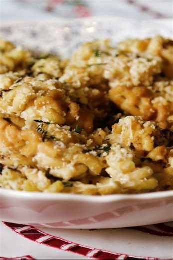 Maccheroni al tartufo e formaggio, ricco piatto di conforto per le feste