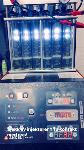 Testing av injektorer på – Mercury Optimax 150 hk (2006)🏁 Vi har hatt inne en Mercury Optimax 150 hk fra 2006 med fusking mellom 2000 og 4500 rpm. For å avklare om injektorene var årsaken, gjennomførte vi en dysetest av både bensin- og luftinjektorene. Testen ble utført for å kontrollere: • Mengde og spraymønster • Responstid • Avvik mellom injektorene Ta kontakt med oss om du trenger help Norsk Båtservice hjelper deg! 🛥️ | Norsk Båtservice