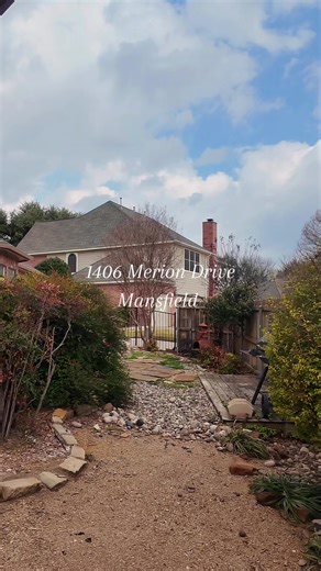 ✨ An opportunity in Walnut Creek, Mansfield ✨ Custom built, beautifully maintained, and just steps from the golf course ⛳️this home offers the kind of location, layout, and lifestyle buyers wait for! With 4 bedrooms, 3 full baths, a main level primary suite, flexible living spaces, and a backyard complete with a covered patio, deck, and outdoor TVs! 🌳 Add in an oversized corner lot, rear-entry garage with circular drive, and a newer roof (2024)!! Homes like this deserve a second look 👀 📲 Call