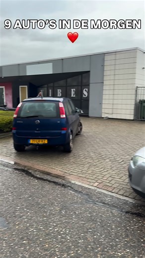 Steeds meer mensen ontdekken de kwaliteit en eerlijke prijzen van Vibes Fashion. In onze XXL Store vind je top herenmode zonder opgeblazen internetprijzen. We zitten al 15 jaar in de herenmode en dat merk je. Het is elke dag gezellig druk, vanaf het moment dat we openen tot sluitingstijd. Kom vandaag langs of morgen van 12 tot 6. Je bent welkom. | Vibesfashion