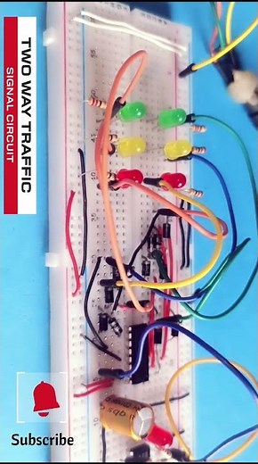 Two way traffic light circuit using NE 555 and CD 4017