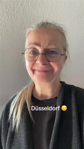 Hello dear all 🤗 I live in Düsseldorf - where do you live? 🤗 #khmer #khmercambodi #wheredoyoulive #lovecambodia #khmerlanguage