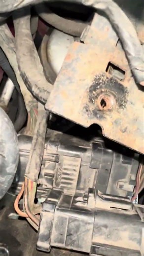 Location of Low Side Air Compressor Port 99 Lincoln Navigator.