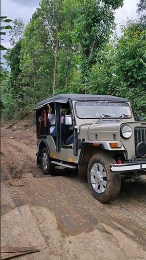 mahindra Commander off road#major #offroad #shortsvideo #trip #munnar