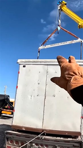 How To Unload A 20-Feet Container Box! | Ron Pratt