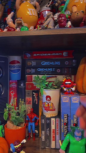 SPIDERMAN vhs 2002s movie ##ライゼフィルター #80sroom #80smusic #80skid #80s #80svibes #アメトイ #レトロ部屋 #昭和レトロ #昭和レトロ #アメトイ部屋 #アメリカの部屋 #レトロ #レトロトイ #アメトイ好きと繋がりたい #fyp #80stoys #マクドナルド #マーズアタックフィギュア #マーズアタック #heman #spiderman#vhs