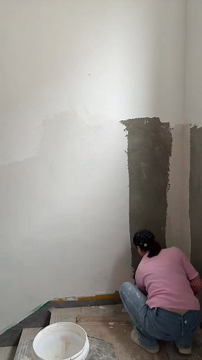 This is a waterproof putty and it lasts for a long time. You should also get this installed in your house. #WallPutty #putty #pintura #painting | Visual Arts