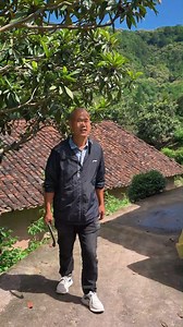 I haven't washed my hair for several days, my husband boiled warmwood water to help me wash it. It feels so good😁 | Rose鄉村