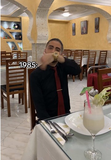 Restaurant Generations: 1985 vs 2007 vs 2000 Funny Differences