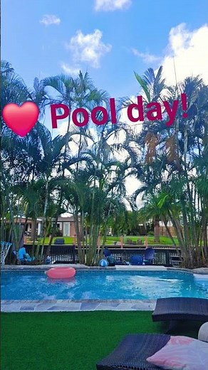 Meet my Bff part 2 (pool day!)