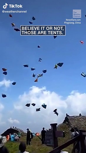 Tents Flying in Strong Winds: Watch the Spectacle!