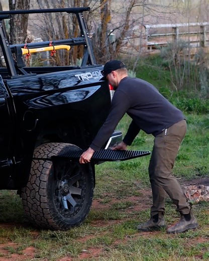 This camping table is handy for people on the move! 👏 Tailgater Tire Table, Inc. | UNILAD Adventure