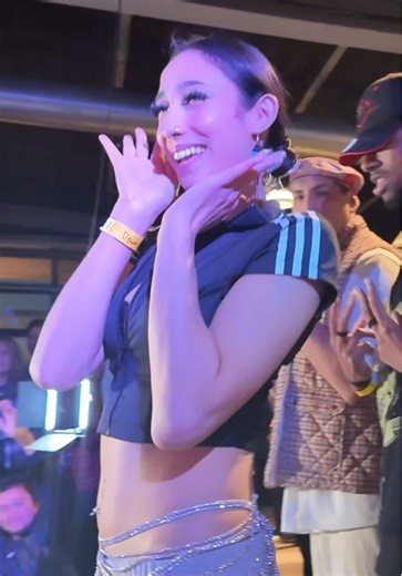 When your dance crew pressures you into a 1v1 freestyle battle in one of the hottest cities. This is why I love you @FINE LINEZ Thank you for having me F&F! #houston #freestyle #tutting #bellydance #fingertutting