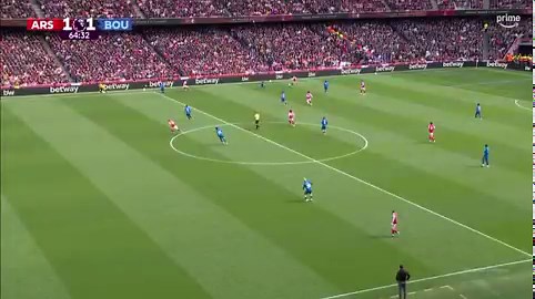 This pass would've been played at the right time 9 times out of 10 at Sporting. Big difference in style between the clubs.