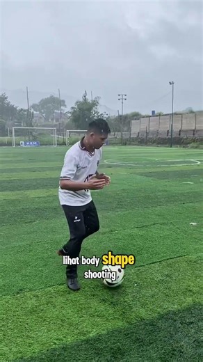 body shape is important for sharper movements 💥🔥 #dendideher #football #sepakbola