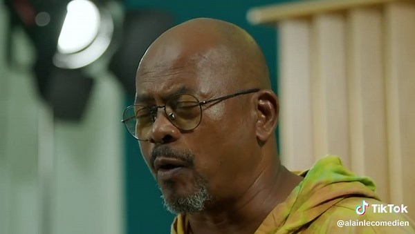 Alain le comédien (@alainlecomedien)’s videos with son original - Alain le comédien