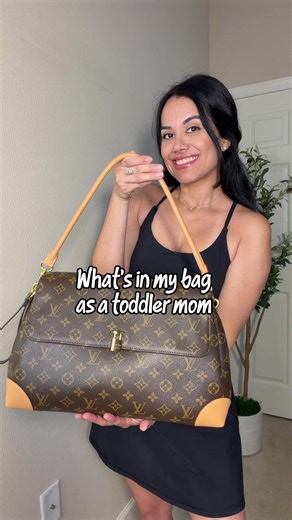 What's in my bag as a toddler mom 💙🤩 the Hideaway bag holds so much! I'm obsessed #affordableluxury #whatsinmybag #Gorchic #gorchicjuly #inspiredbags
