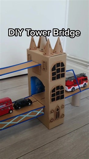 Cardboard Tower Bridge using recycled material 🌁To find out how we ma...