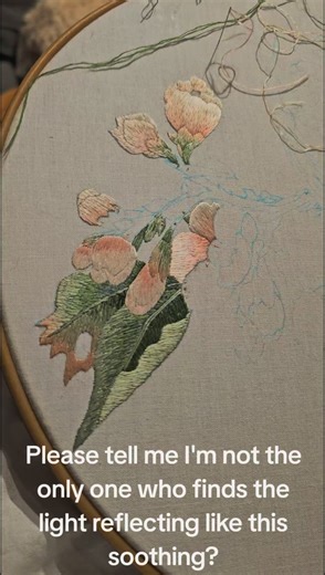 I'll never stop enjoying playing with the light on silk embroidery. pattern from Margaret Lee's book foundations of traditional chinese embroidery. #foryou #embroidery #silkshading #su #suzhou