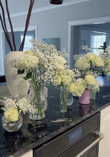 I can’t plant, but I can put them in a vase 💕 #fy #fypシ #fyyyyyyyyyyyyyyyy #spring #plants #bouquet #rose #flowers #flowerarrangement