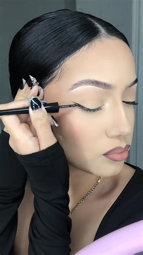 Eyeliner/Delineado Tutorial 🖤 using @elfyeah liquid eyeliner #fyp #parati #makeup #maquillaje #eyelinertutorial | Shorty Fina