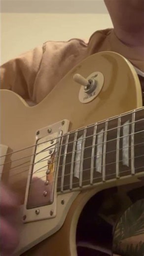 Les Paul first play after neck repair. It plays well! 🎸🔨