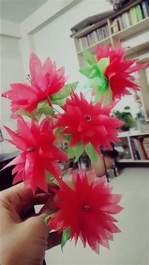 Turning a simple shopping bag into blooming art.#HandmadeIdeas#CraftLover#InstaCraft#CraftCommunity