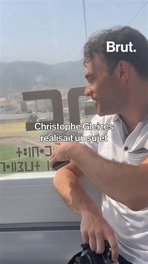 🇩🇿 Christophe Gleizes, journaliste sportif français, a été condamné à 7 ans de prison en Algérie pour “apologie du terrorisme”. En mai 2024, alors qu’il enquêtait sur un club de football kabyle, il avait été arrêté pour “entrée sur le territoire avec un visa touristique, apologie du terrorisme et possession de publications à des fins de propagande portant atteinte à l’intérêt national”. Voici ce que l’on sait de cette affaire. | Brut Afrique