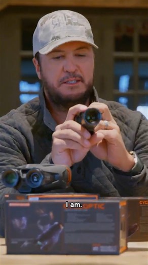 532K views · 9K reactions | Willie brings his son to meet Luke Bryan for songwriting tips… and maybe to drop a little “come back home” hint. 凉 It all goes down TONIGHT — 9/8c on A&E #DuckDynastyTheRevival | Duck Dynasty | Facebook