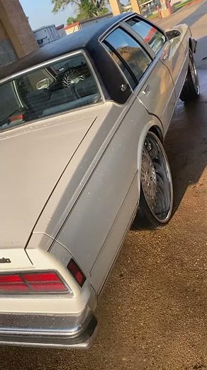 Box Chevy beating 2 15s