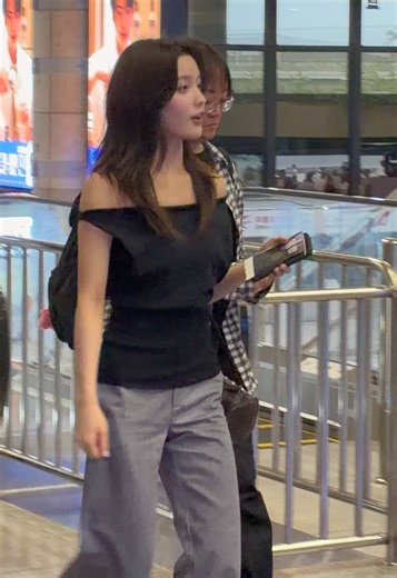 ILLIT goes to Osaka: Iroha live moments