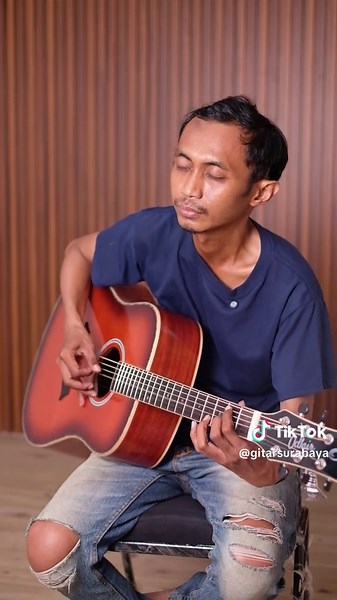 Exploring the Odlair Capella Neo Guitars