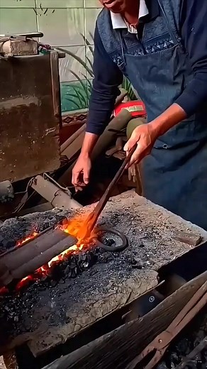 The process of making iron chains using traditional craftsmanship | Forge & Flow