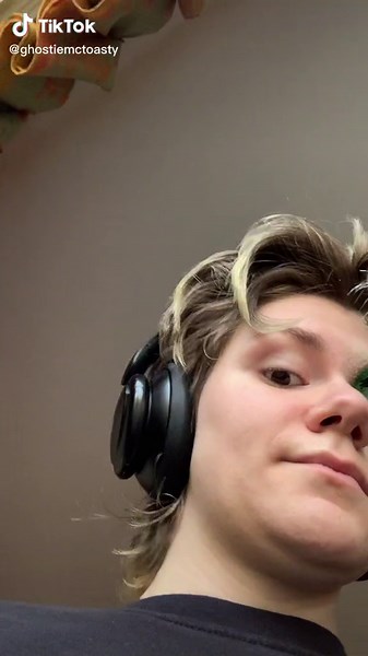 Headphones Review: Analyzing Comfort and Sound Quality