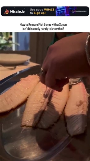 @funnyrrel | The video demonstrates a chef using a spoon to deftly separate cooked fish flesh from bones by scraping along the spine after initial cuts,... | Instagram