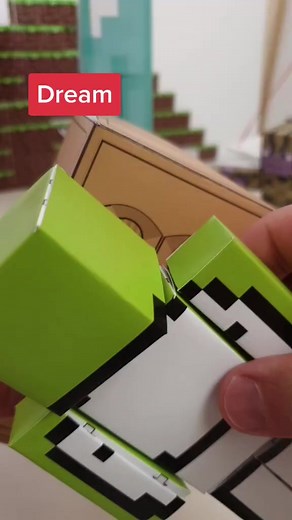 DIY Minecraft Paper Toy: Dream Top with Magnets