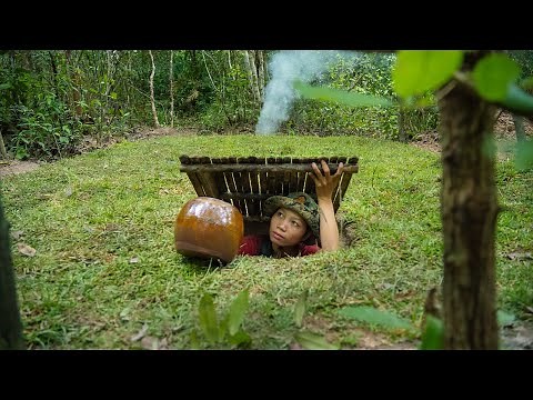 GIRL LIVING OFF GRID, I SPEND 10 DAYS BUILDING THIS SECRET UNDER EARTH HOUSE