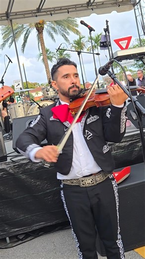 Mariachi Band Live at Plantation Walk 🎺🔥 Cinco de Mayo Street Crowd Energy Builds Fast