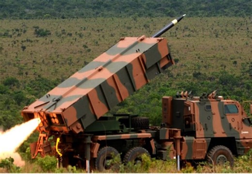 Míssil brasileiro “Astros 2020” é testado e atinge alvo com precisão a 300 km